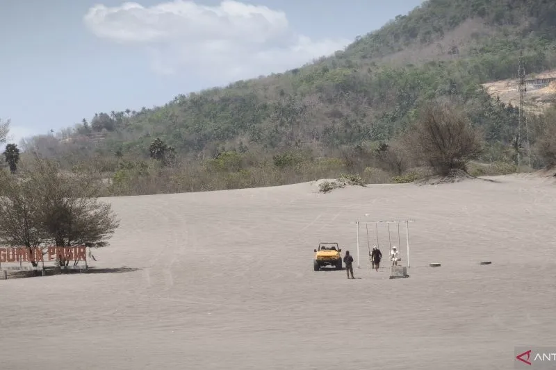 Jeep wisata Gumuk pasir