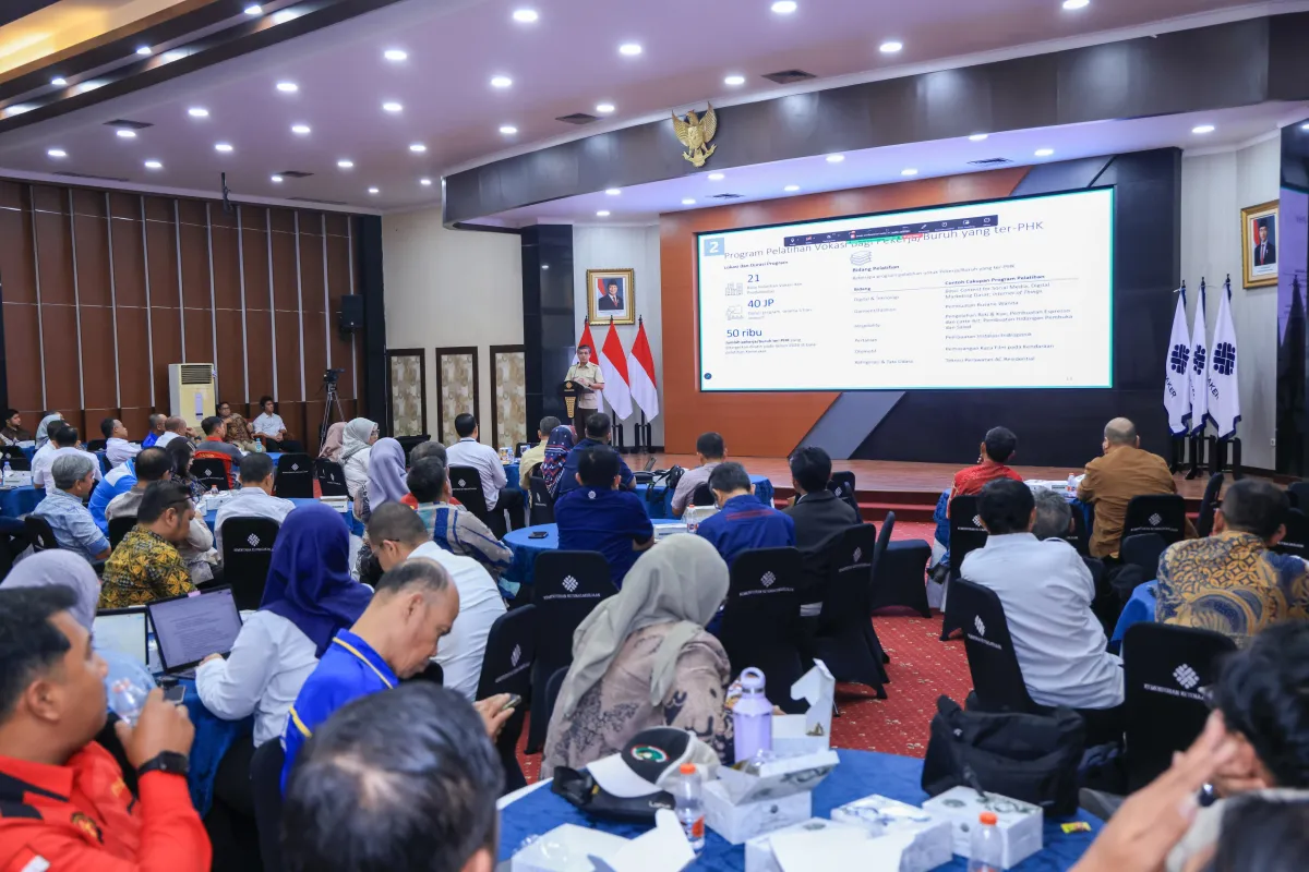 Menaker Yassierli membuka Program Pelatihan Vokasi bagi para pekerja yang terdampak PHK di Indonesia.