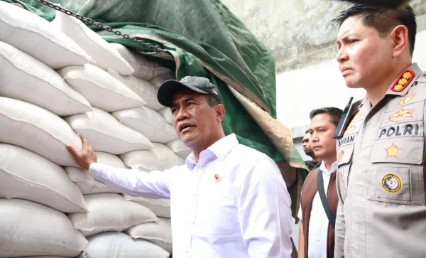 Bongkar Oplosan Beras Subsidi 600 Ton di Matraman dan Cipinang, Mentan Amran: Sikat Habis Mafia Pangan!