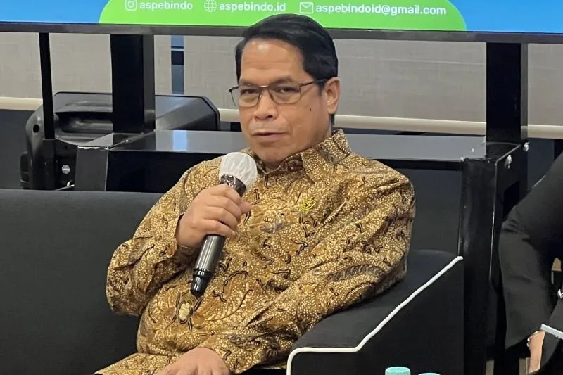 ESDM menargetkan CNG 3 kg bisa digunakan masyarakat pada 2027. Pemerintah masih mengevaluasi keselamatan, bisnis, dan distribusinya.