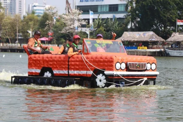 Rasakan Sensasi Naik Perahu Botol Plastik Gratis di Festival CiLung 2026