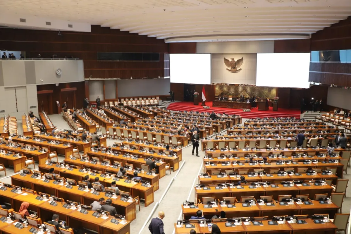 DPR Resmi Sahkan RUU Pelindungan Ketenagakerjaan Jadi UU: Atur Pesangon, PHK, hingga Kerja Digital