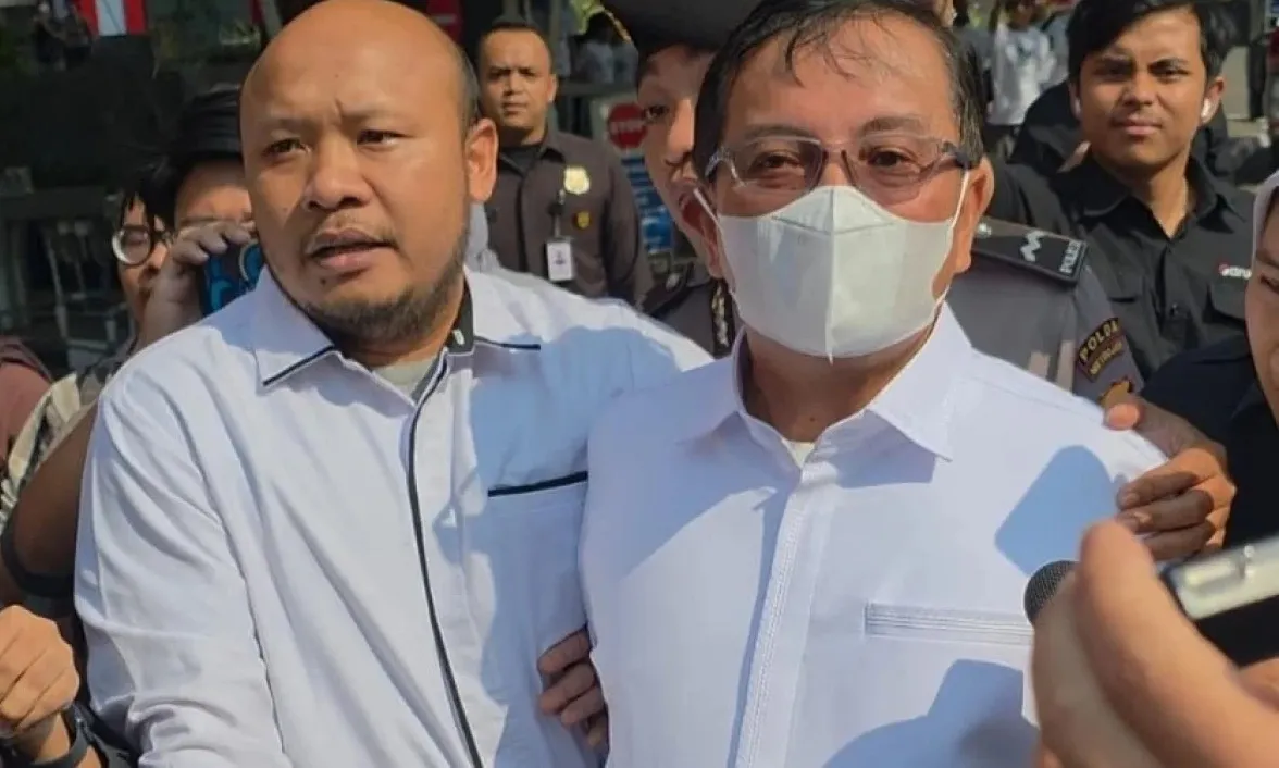 Sestama BNPB, Rustian (kanan) usai diperiksa paska terjaring OTT KPK