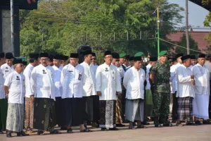 Semarak Hari Santri 2026! Menag Gagas Gerakan Bersarung dan Berpeci Sepekan Sekali di Kemenag