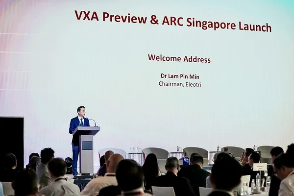 Dr. Lam Pin Min, Chairman, Eleotri, menyampaikan sambutan pembuka dalam VXA Preview dan peluncuran ARC Singapore. Dr. Lam Pin Min, Chairman, Eleotri, menyampaikan sambutan pembuka dalam VXA Preview dan peluncuran ARC Singapore.