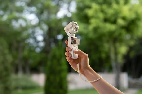 DJI Osmo Pocket 4P Pearl White Resmi Hadir di Pasar Global, Tawarkan Sentuhan Gaya yang Trendi bagi Kreator Sinematik di Seluruh Dunia