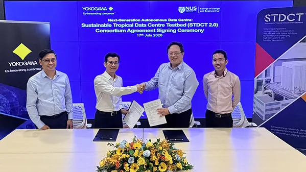 (kiri ke kanan) Mr. Joshua Kyaw Zwa and Mr. Kin Wah Chay of Yokogawa Engineering Asia, and Prof. Lee Poh Seng dan Mr. Ian Loo of NUS pada agreement signing ceremony. (kiri ke kanan) Mr. Joshua Kyaw Zwa and Mr. Kin Wah Chay of Yokogawa Engineering Asia, and Prof. Lee Poh Seng dan Mr. Ian Loo of NUS pada agreement signing ceremony.
