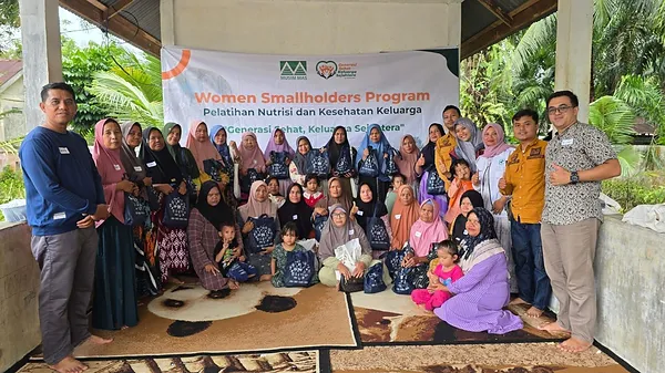 The Women Smallholders Program helped train and empower women in the field with knowledge on health, nutrition, and financial literacy.