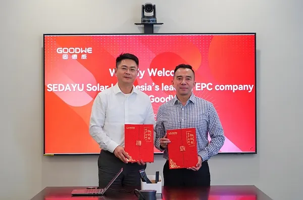 Bryan Bao, CEO Yude Solar (kiri), dan Fendi Liem, Founder & CEO SEDAYUSolar (kanan), menandai kemitraan strategis kedua perusahaan. Bryan Bao, CEO Yude Solar (kiri), dan Fendi Liem, Founder & CEO SEDAYUSolar (kanan), menandai kemitraan strategis kedua perusahaan.