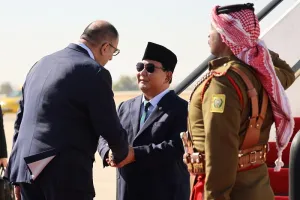 Disambut oleh Sejumlah Pejabat Tinggi dan Jajar Kehormatan, Prabowo Subianto Saat Tiba di Yordania