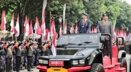 Presiden RI Jokowi dengan Presiden terpilih Prabowo Subianto kompak bersandingan menghadiri acara Apel Pengamanan Pelantikan di Mako Brimob Kelapa Dua Wetan, Depok, Jawa Barat. (Dok. Tim Media Prabowo Subianto)