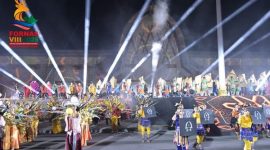 Pesta Rakyat Penutupan FORNAS VIII NTB: Masyarakat Umum Bebas Saksikan Slank dan Berbaur dengan Kontingen se-Indonesia di Eks Bandara Selaparang. (Doc.Ist)