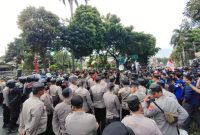 Potret aksi unjuk rasa di desan Istana Bogor. (Dok. Yogi Faisal/JPNN.com)