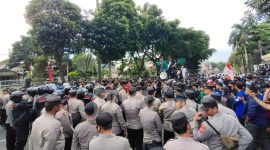 Potret aksi unjuk rasa di desan Istana Bogor. (Dok. Yogi Faisal/JPNN.com)