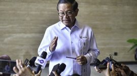 Pramono Anung di Balai Kota Jakarta menjabarkan rincian kerugian transportasi. (Instagram.com @pramonoanungw)