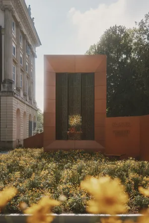 Kohler dan Flamingo Estate Ciptakan Bathhouse Skulptural yang Berakar Pada Ritual, Alam, dan Kerajinan di Pameran Milan Design Week