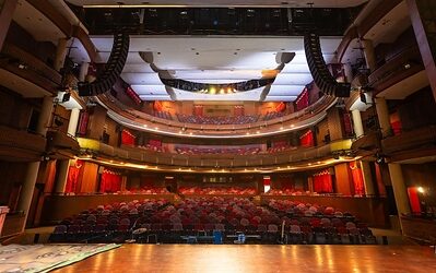 TEATER BESAR TAMAN ISMAIL MARZUKI SEDERHANAKAN ALUR KERJA WIRELESS DENGAN SENNHEISER SPECTERA